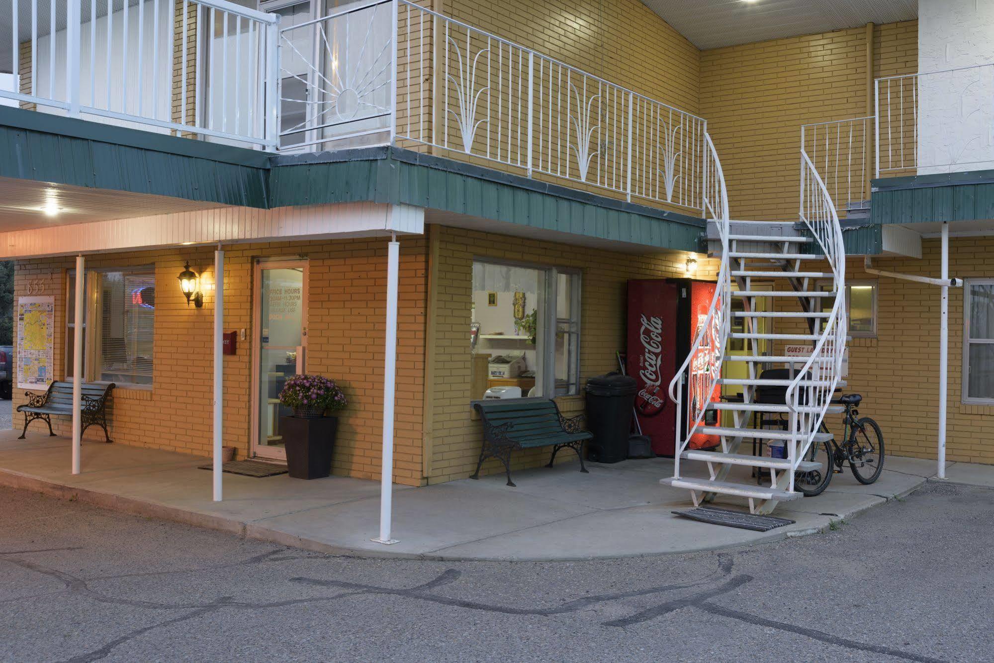 Sun-Dek Motel Medicine Hat Exteriér fotografie