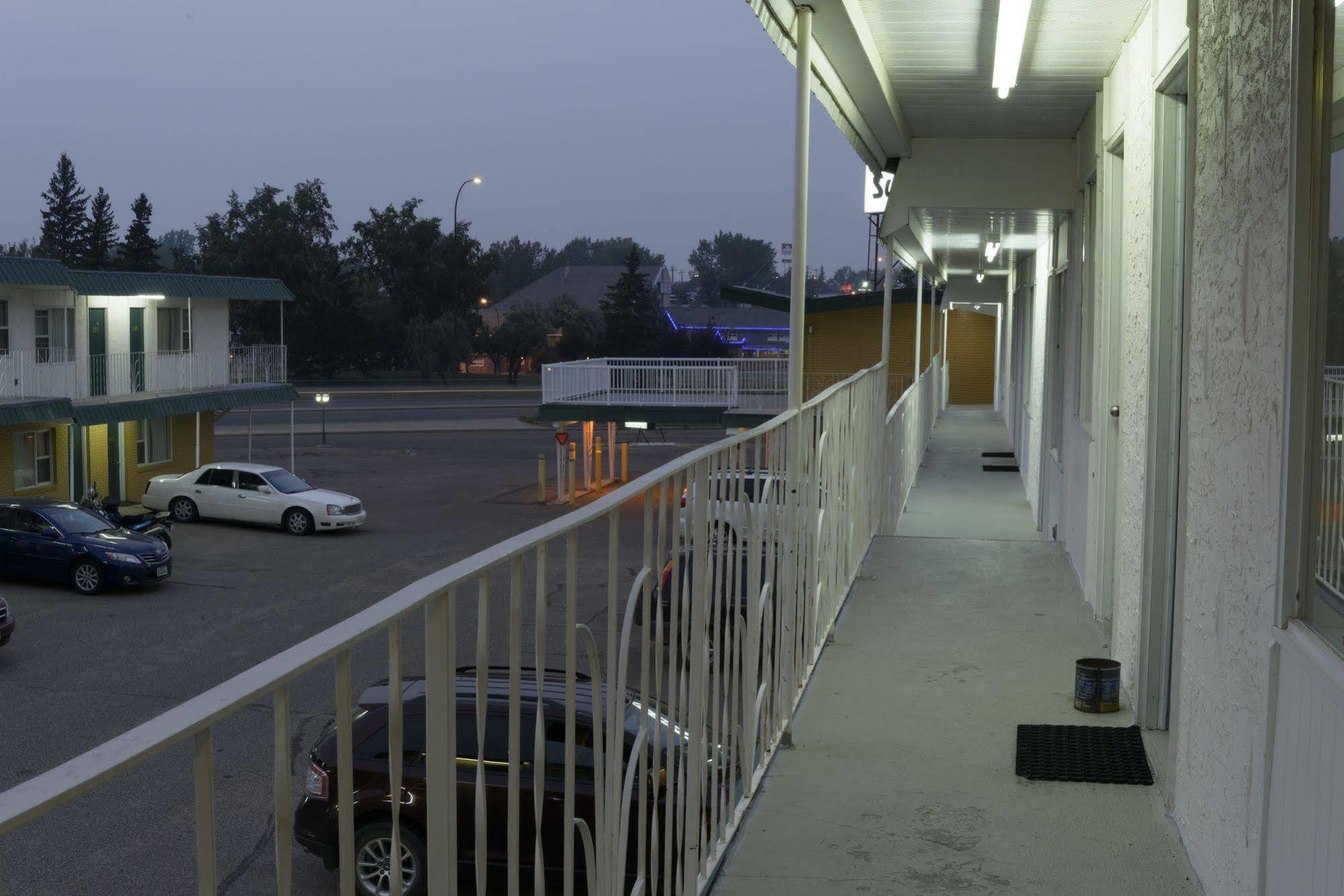 Sun-Dek Motel Medicine Hat Exteriér fotografie