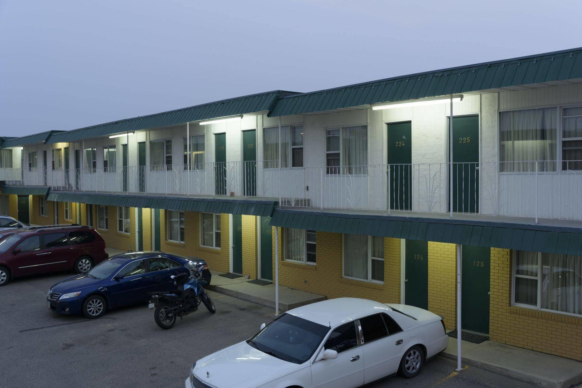 Sun-Dek Motel Medicine Hat Exteriér fotografie